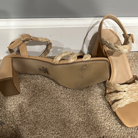 Heels - Picture 3 of 3